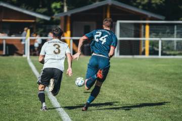 傻眼！手握1亿重金白忙活，皇马死守1.95亿双核究竟图什么？（配图示意）